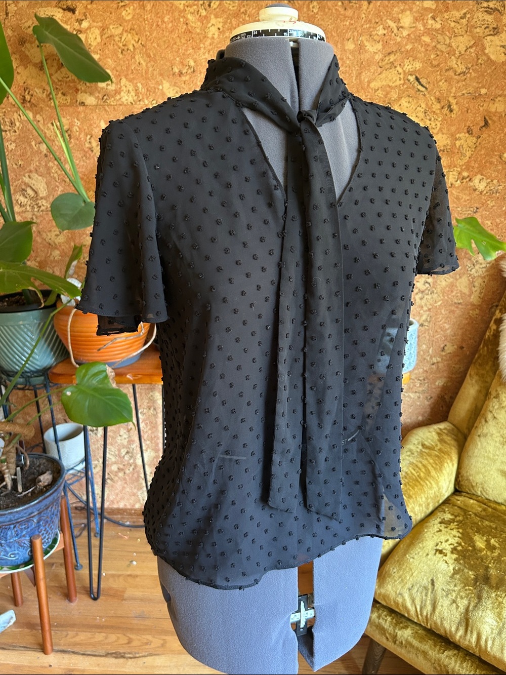 Vintage Swiss Dot Tie-Neck Short Sleeve Blouse - sheer & light EUC